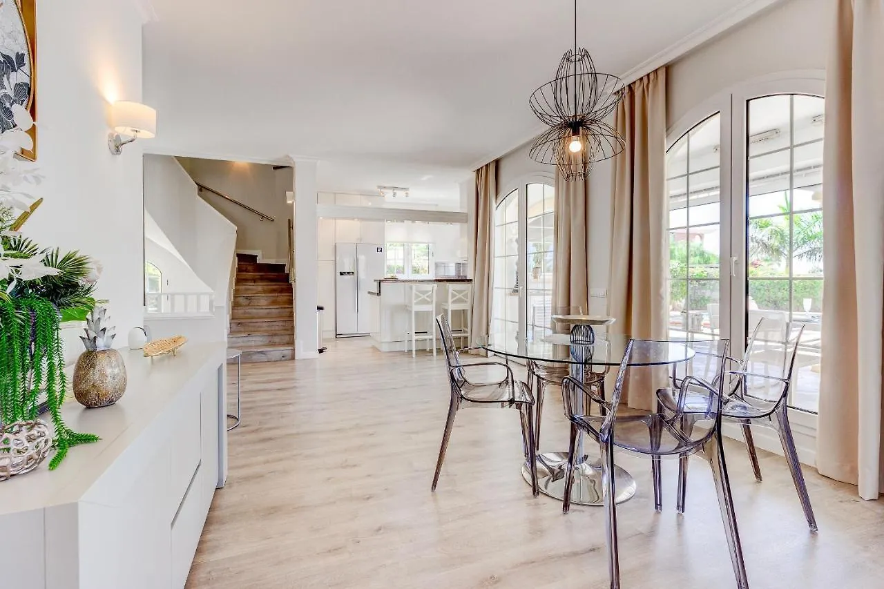 Luxury Villa El Duque Ocean View أذيخي 0*,  إسبانيا