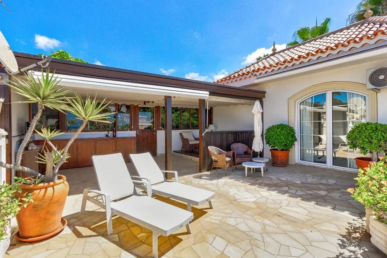 אדחה Luxury Villa El Duque Ocean View ספרד