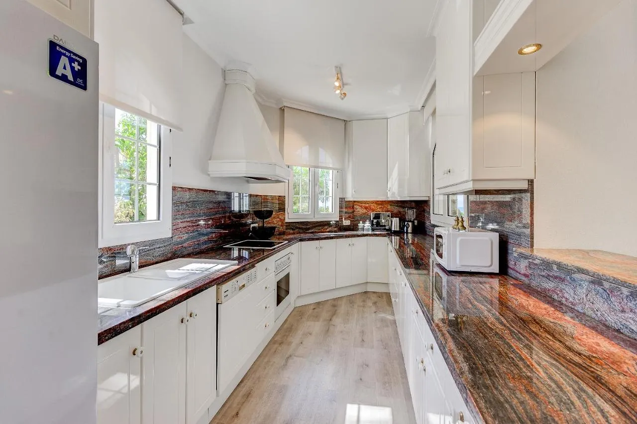 אדחה Luxury Villa El Duque Ocean View